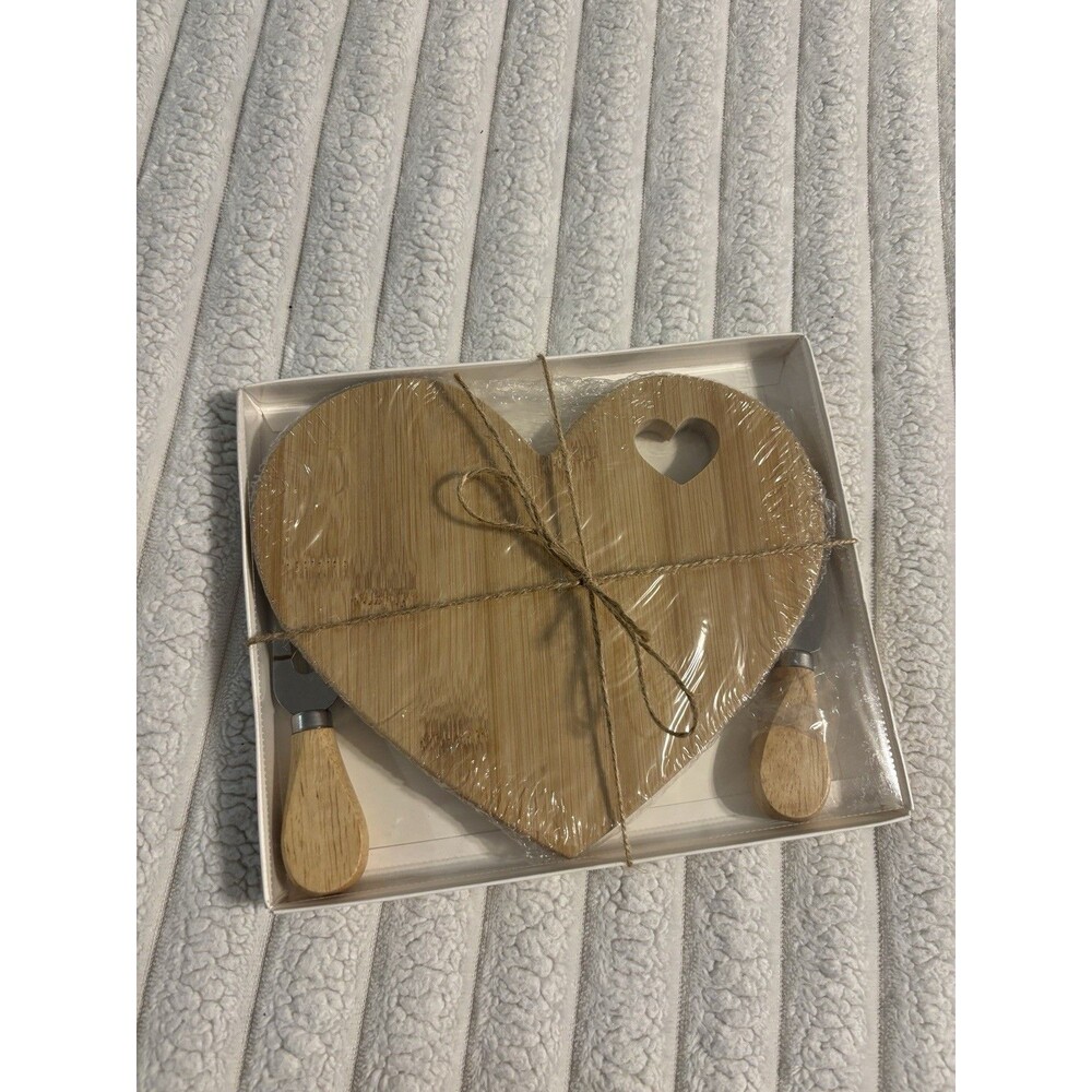 NWT Wooden Heart Cheese Board Charcuterie Set 2 utensils wedding move in gift